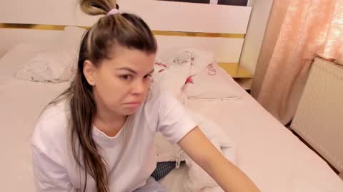 Elly online show from 03-23-26, 10:30