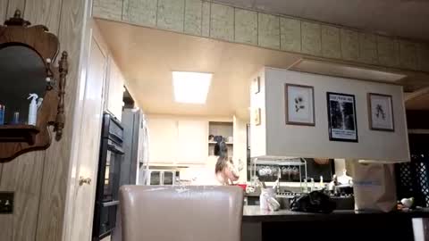 elisewoodsxoxo online show from 01-14-26, 01:22