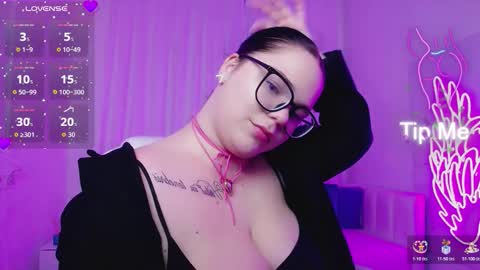 Snapshot of eliss_mystery chatting on 11-28-25, 05:26 Eliss online show from 11-28-25, 05:26