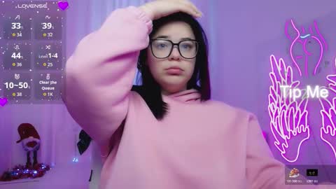 Snapshot of eliss_mystery chatting on 12-17-25, 10:21 Eliss online show from 12-17-25, 10:21