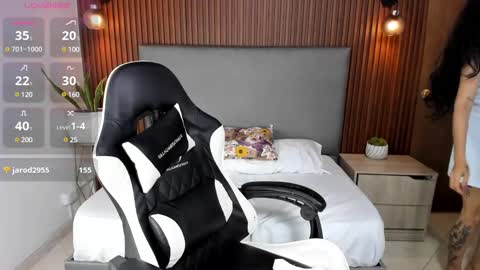 Snapshot of elissa_iris chatting on 12-12-24, 11:25 E L I S S A online show from 12-12-24, 11:25