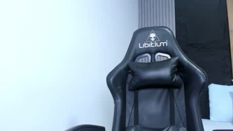 Snapshot of elissa_iris chatting on 01-16-25, 07:10 E L I S S A online show from 01-16-25, 07:10