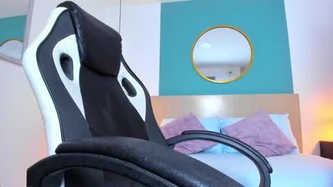 Snapshot of elissa_iris chatting on 02-12-25, 02:14 E L I S S A online show from 02-12-25, 02:14