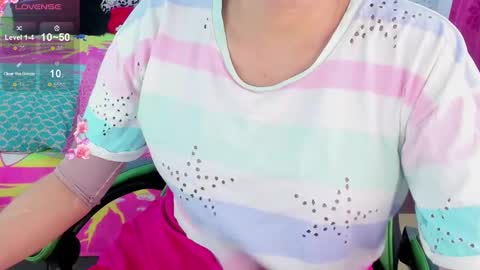 Snapshot of elissa_iris chatting on 10-12-25, 01:37 E L I S S A online show from 10-12-25, 01:37