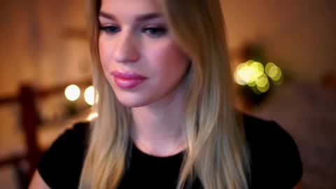 Snapshot of elister_alison chatting on 10-01-25, 11:38 Sunflower online show from 10-01-25, 11:38