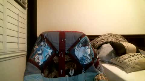 Snapshot of elite1 chatting on 10-21-25, 02:01 EliteTreat online show from 10-21-25, 02:01