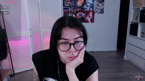 Snapshot of eliza_benet_ chatting on 01-22-25, 04:34 Ari online show from 01-22-25, 04:34