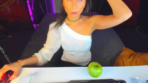 Snapshot of elizabe_th chatting on 12-11-24, 10:38 Elizabethangel online show from 12-11-24, 10:38