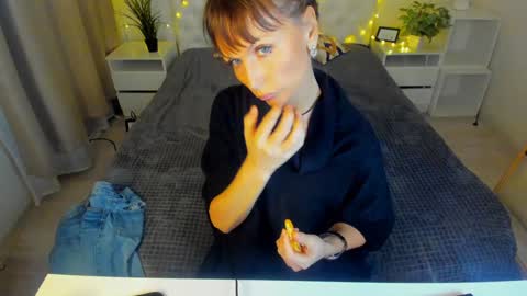 Snapshot of elizabe_th chatting on 01-21-25, 09:46 Elizabethangel online show from 01-21-25, 09:46