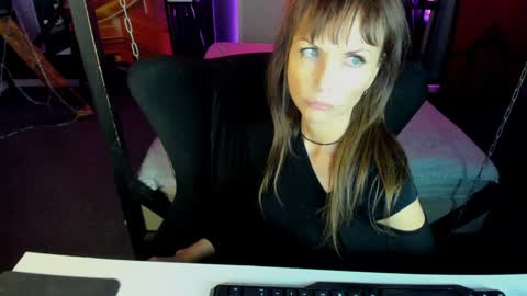 Snapshot of elizabe_th chatting on 02-01-25, 09:19 Elizabethangel online show from 02-01-25, 09:19