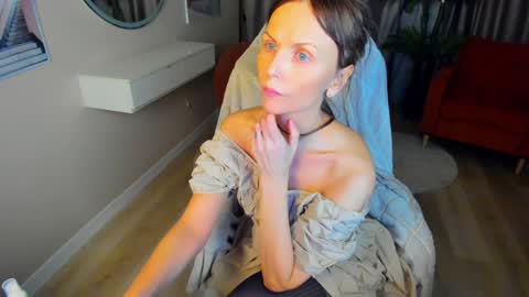 Snapshot of elizabe_th chatting on 02-07-25, 01:25 Elizabethangel online show from 02-07-25, 01:25