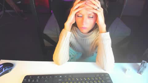 Snapshot of elizabe_th chatting on 03-06-25, 02:40 Elizabethangel online show from 03-06-25, 02:40