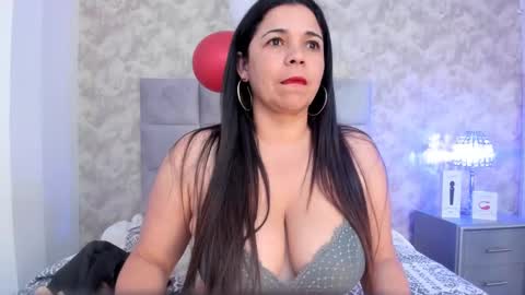 Elizabeth online show from 03-03-25, 01:10