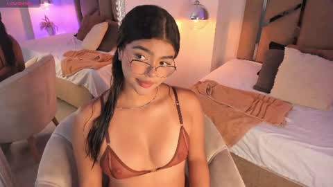Elizabeth  online show from 07-16-26, 12:00