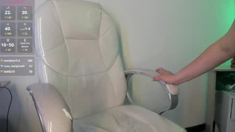 Elizabeth  online show from 04-05-26, 12:08