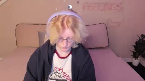 Elizabeth online show from 09-10-25, 01:05