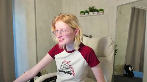 Elizabeth online show from 10-31-25, 09:21