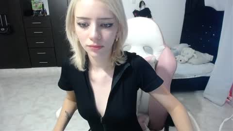  Elizabeth  online show from 11-08-25, 11:36