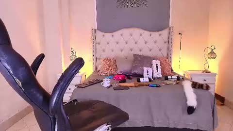 Elizabeth  online show from 07-21-26, 11:29