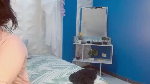 Elizabeth  online show from 04-12-26, 11:48