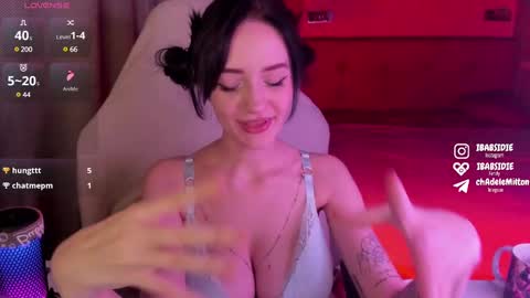 Snapshot of elizabethbritanny chatting on 02-02-25, 11:42 Adele online show from 02-02-25, 11:42