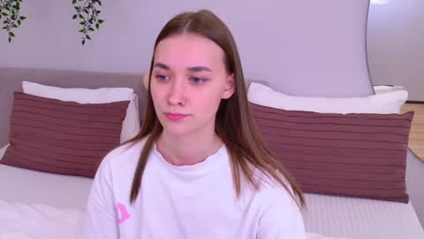 Snapshot of elizabethcash chatting on 03-01-25, 01:53 Elizabeth online show from 03-01-25, 01:53
