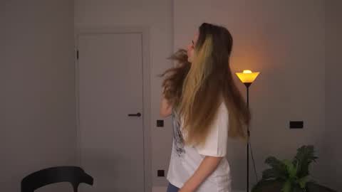 Elizabeth online show from 09-14-25, 06:07