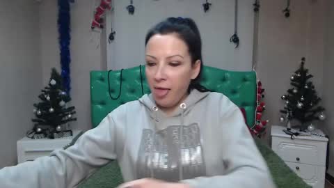 ElizabethSho online show from 12-28-24, 12:15