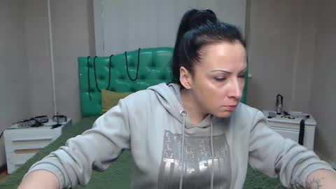 ElizabethSho online show from 01-30-25, 06:32