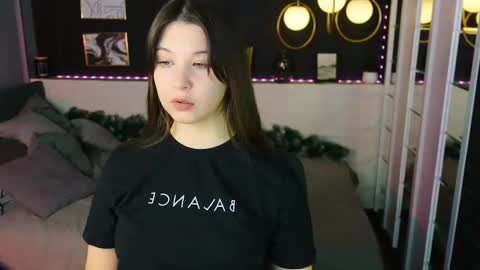 Eliza online show from 12-21-25, 01:40