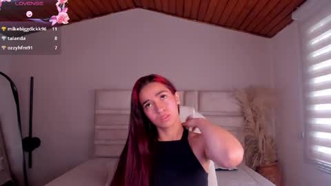 Snapshot of ella__olmos chatting on 05-11-26, 04:04 Ella Olmos online show from 05-11-26, 04:04