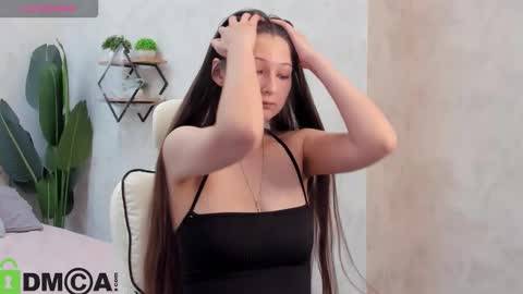 Ella online show from 11-06-25, 01:39