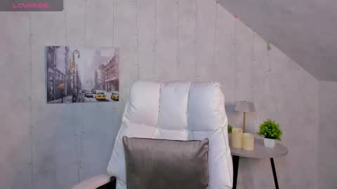 Ella online show from 11-29-25, 01:41