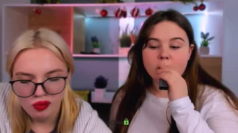 Snapshot of ella_coco chatting on 01-08-26, 01:02 ella_coco online show from 01-08-26, 01:02