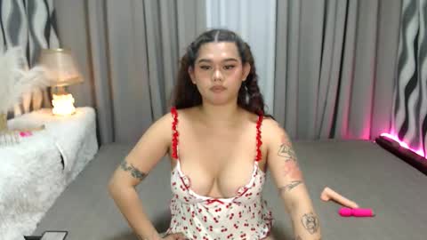 Snapshot of ella_fantasia chatting on 03-11-26, 01:06 HI ITS ME ELLA online show from 03-11-26, 01:06