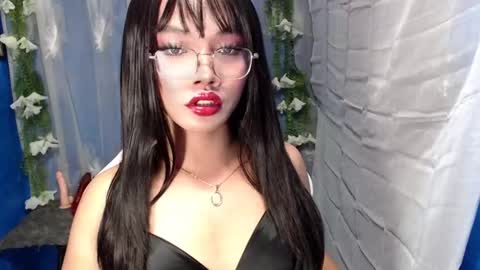 Snapshot of ella_fuma chatting on 10-30-25, 11:22 Ella online show from 10-30-25, 11:22