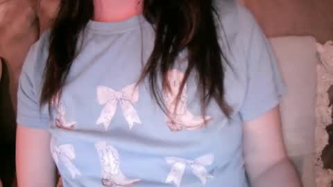 Snapshot of ella_girlnextdoor chatting on 09-16-25, 10:49 Ella - Girl Next Door online show from 09-16-25, 10:49