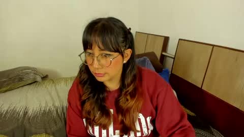 Snapshot of ella_harry chatting on 05-19-26, 01:56 Ella and Harry online show from 05-19-26, 01:56