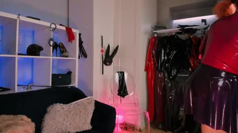 Snapshot of ella_kross chatting on 02-23-25, 03:40 ella_kross online show from 02-23-25, 03:40