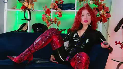Snapshot of ella_kross chatting on 09-25-25, 04:05 ella_kross online show from 09-25-25, 04:05