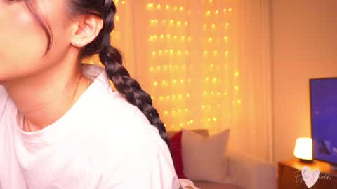 ELLA OWEN online show from 01-17-25, 05:30