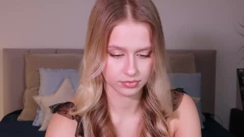 Ella online show from 02-22-25, 07:36