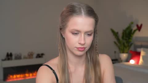 Ella online show from 04-17-26, 06:55