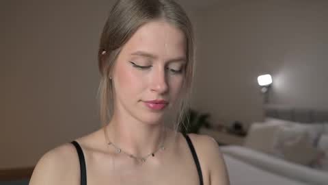 Snapshot of ella_twinkle chatting on 06-06-26, 06:45 Ella online show from 06-06-26, 06:45