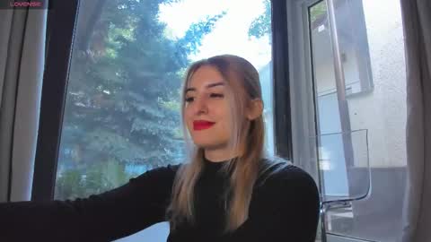 ella_vee online show from 10-01-25, 05:02