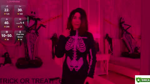 Ella online show from 10-31-25, 04:24