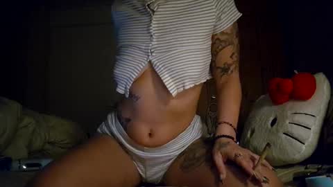 Snapshot of ellababy94 chatting on 12-21-25, 07:59 ellababy94 online show from 12-21-25, 07:59