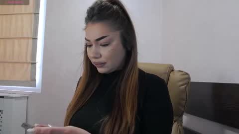 Ella online show from 03-25-26, 06:19