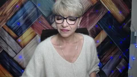 Snapshot of ellabonito chatting on 10-17-25, 05:32 EllaBonito online show from 10-17-25, 05:32