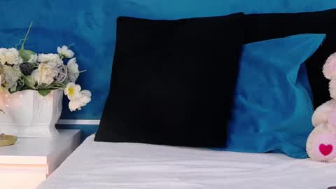 EllaBubbles online show from 02-24-26, 11:08